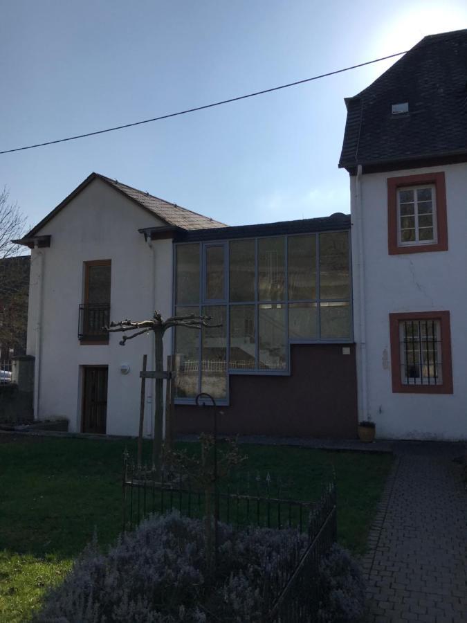 Ferienwohnung Altes Pfarrhaus Mit Flair Und Moselblick 布劳讷贝格 外观 照片