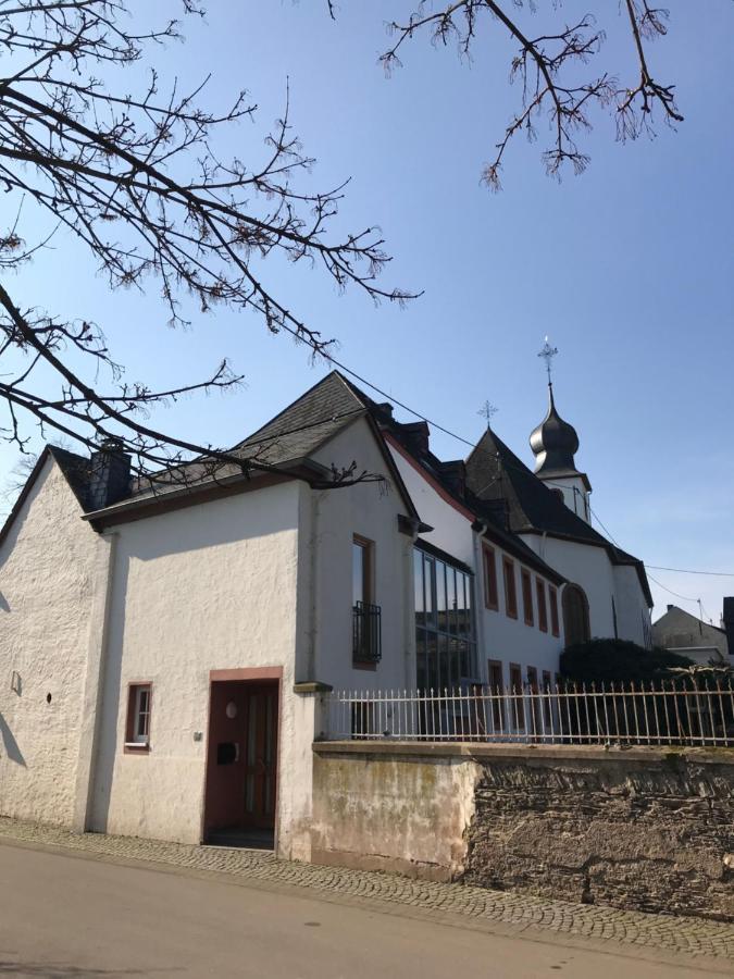 Ferienwohnung Altes Pfarrhaus Mit Flair Und Moselblick 布劳讷贝格 外观 照片